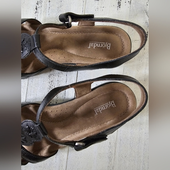 Bjorndal Womens Size 9 EUC Donna Black Leather Hook & Loop Strappy Wedge Sandals - Picture 8 of 9